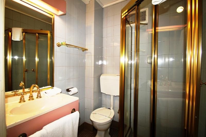 Standard Queen Room Accommodation Bayside Melbourne