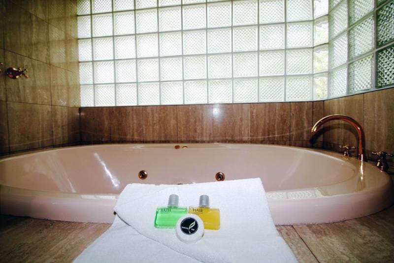 Queen Double Spa | Beaumaris Bay Motel